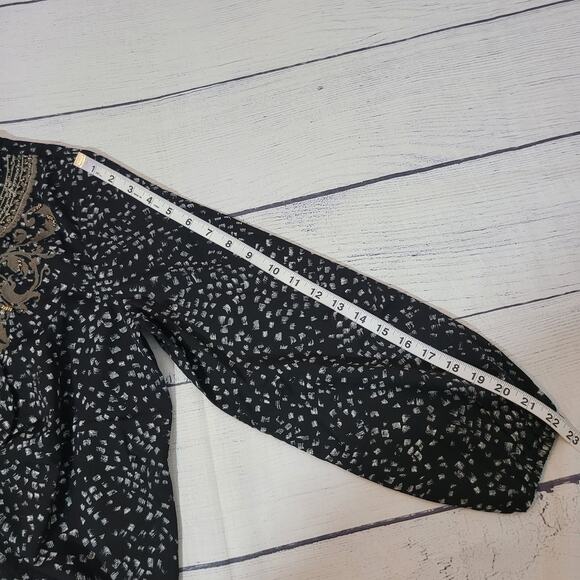 Chico's Size 1 US M No Print Strokes Embroidered Blouse Long Sleeve Notched Neck - Picture 7 of 10